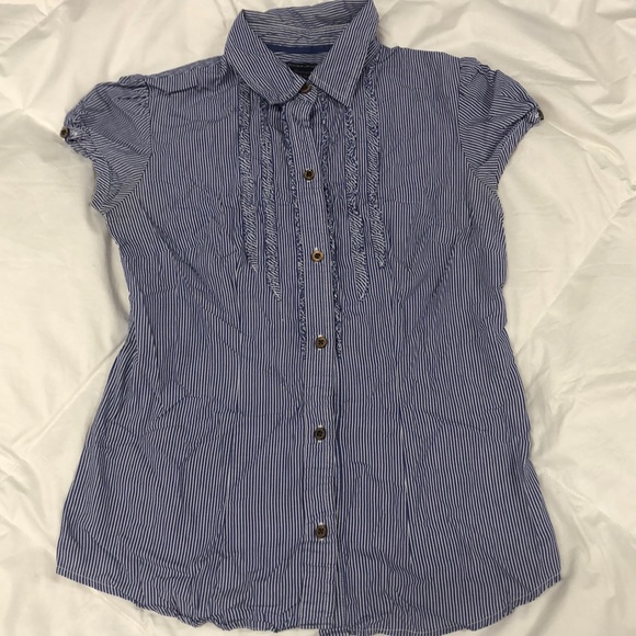 Short sleeve puffy ruffle shirt. - Picture 2 of 7